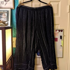 🛍️ Loft Pull On Black and White Pants